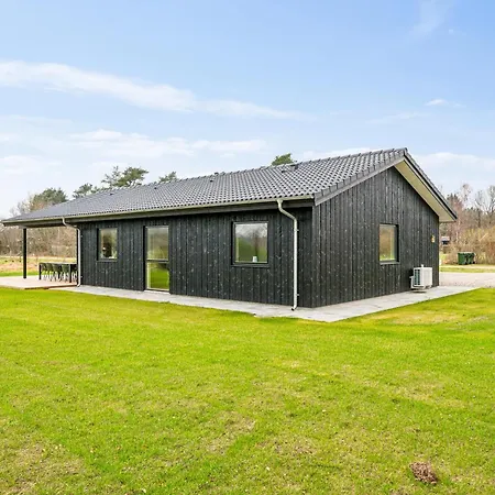Casa de Férias Beautiful And Modern 8-person With Spacious Terraces And Quality Interiors Located In Peaceful Fuglslev Close To Forest, Nature And Ebeltoft