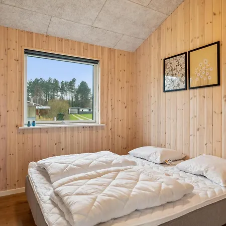 Beautiful And Modern 8-person With Spacious Terraces And Quality Interiors Located In Peaceful Fuglslev Close To Forest, Nature And Casa de Férias