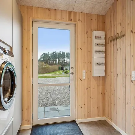 Casa de Férias Beautiful And Modern 8-person With Spacious Terraces And Quality Interiors Located In Peaceful Fuglslev Close To Forest, Nature And